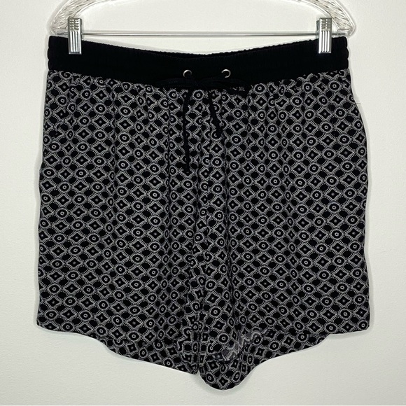Zac & Rachel Black Patterned Shorts - Picture 1 of 7